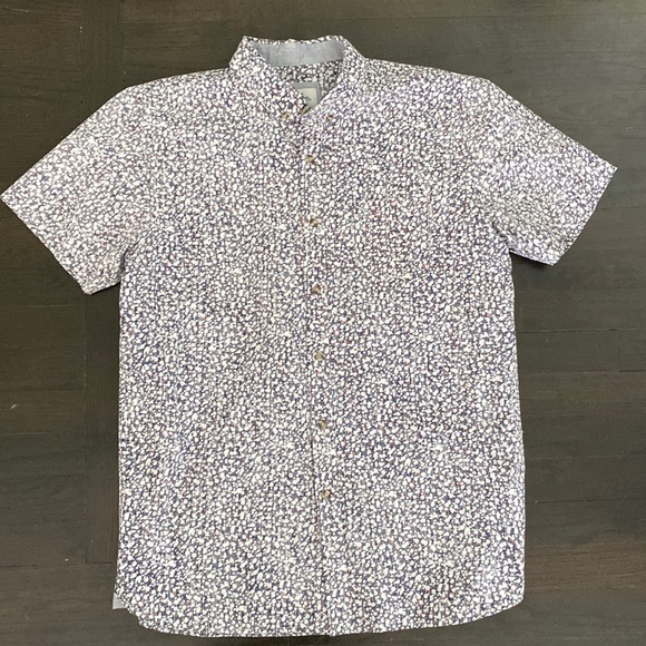 NWOT- men’s short sleeve RIP CURL button down shirt. Size L - Picture 2 of 11